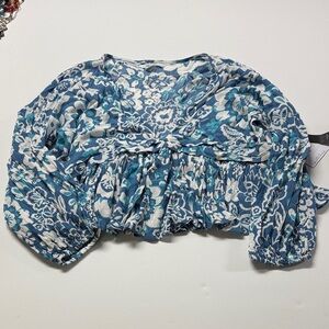 O'Neill Blue and White Floral crop Blouse